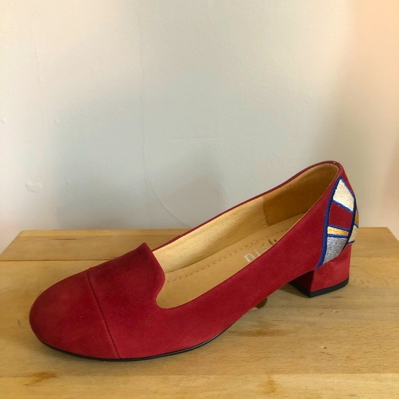 Low Heel Embroidered Loafers— NWOT - Picture 4 of 13